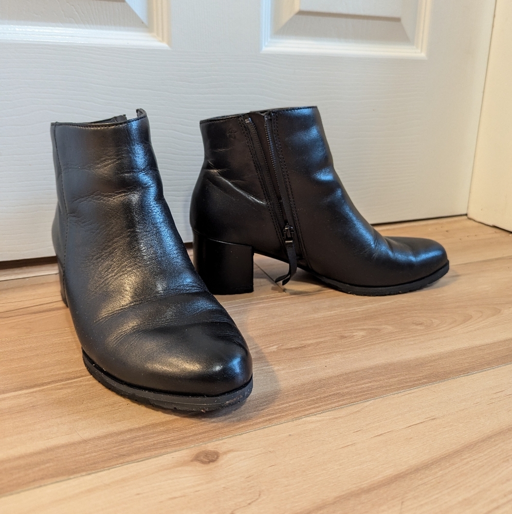 Almost New Naturalizer Bay Weatherproof Bootie Black size Women's 8W